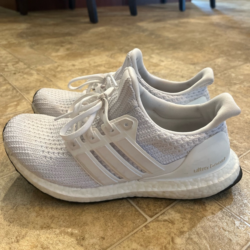 Women’s Adidas Ultraboost 4.0 sneakers